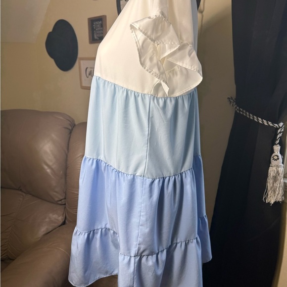 - Blue and White Tiered Babydoll Dress size medium - Picture 5 of 9